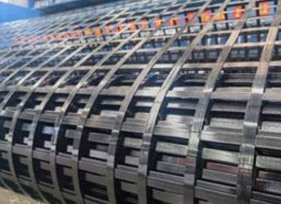 阜南钢塑土工格栅：基建“隐形脊梁”的绿色智造与长寿命进化论